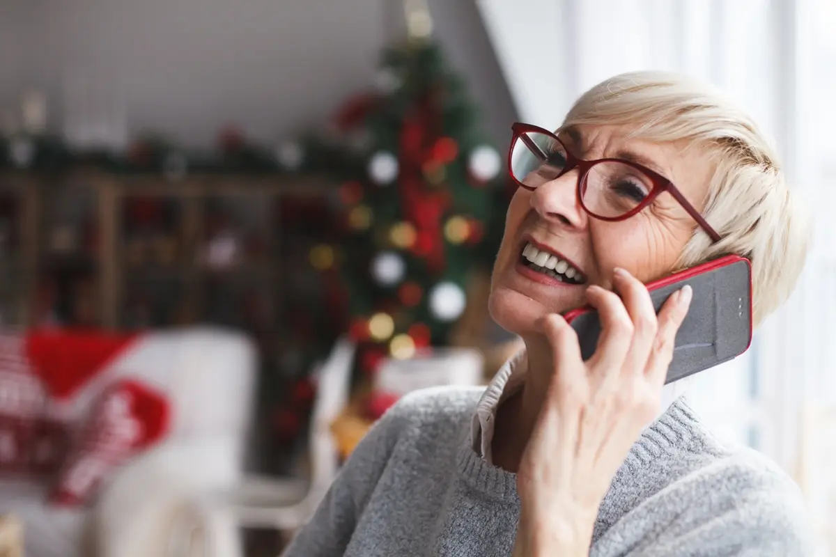 overcoming loneliness over the holiday with a simple family phonecall
